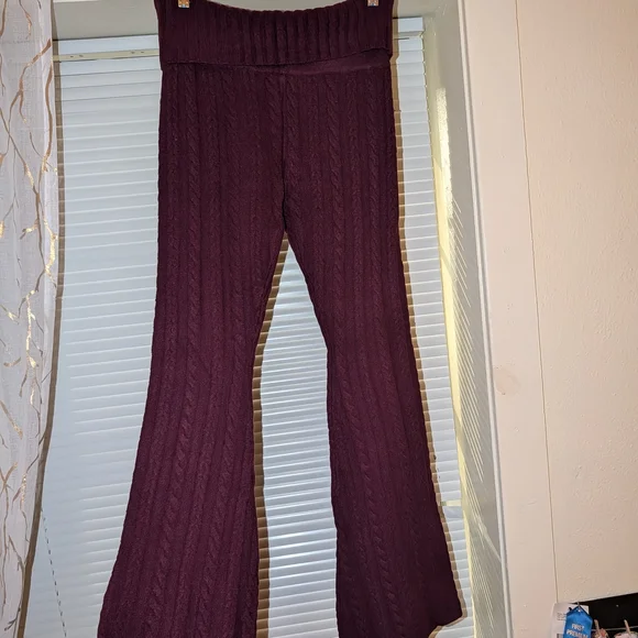 Victoria's Secret Burgundy Quilted Flared Leggings - Picture 1 of 5